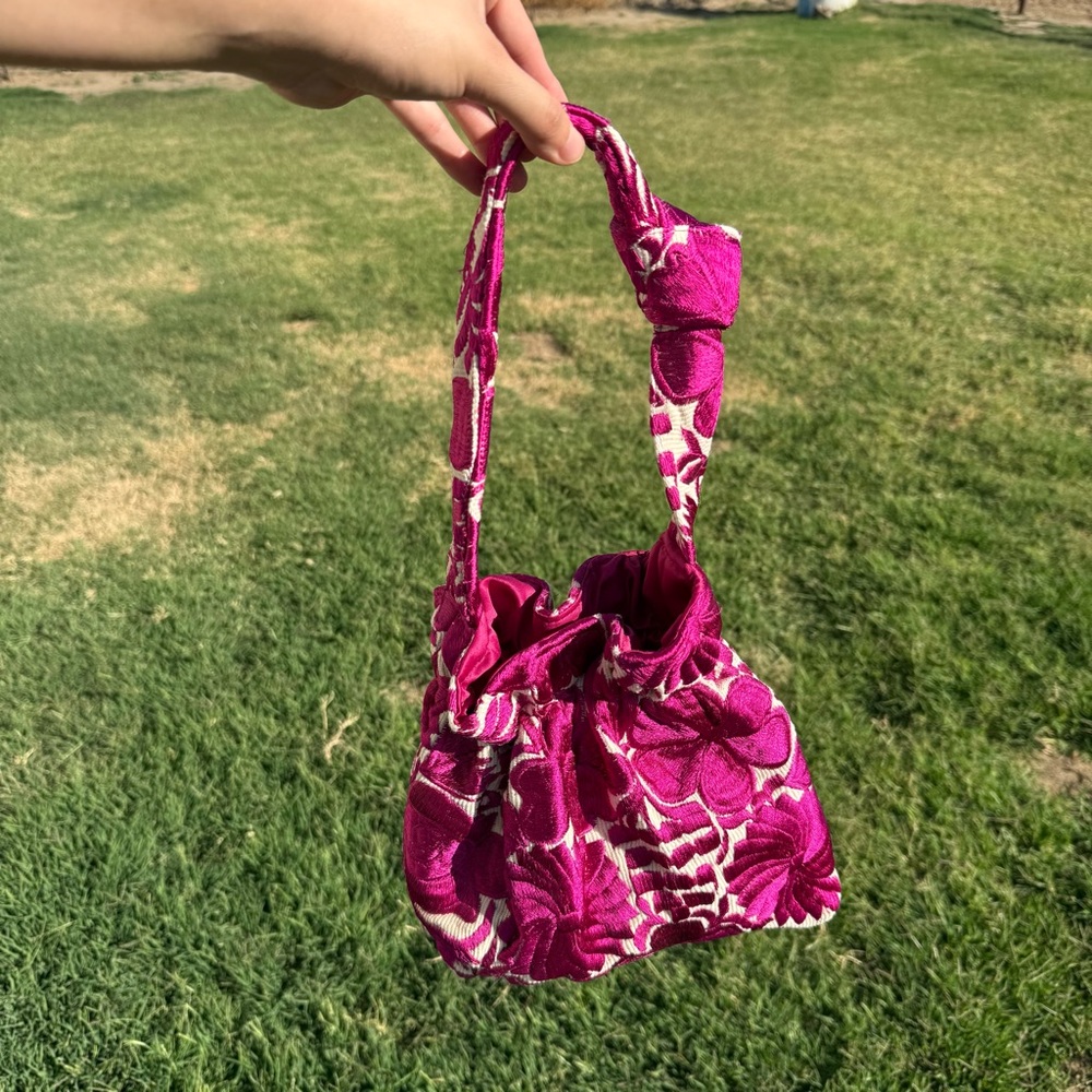 Embroidered bag NEW